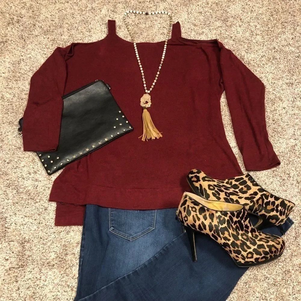 143 Story by Line Up Garnet cut shoulder sweater